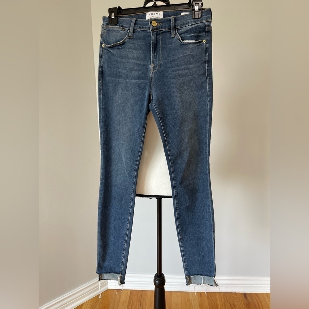 FRAME Le High Skinny step raw cut hem size 26